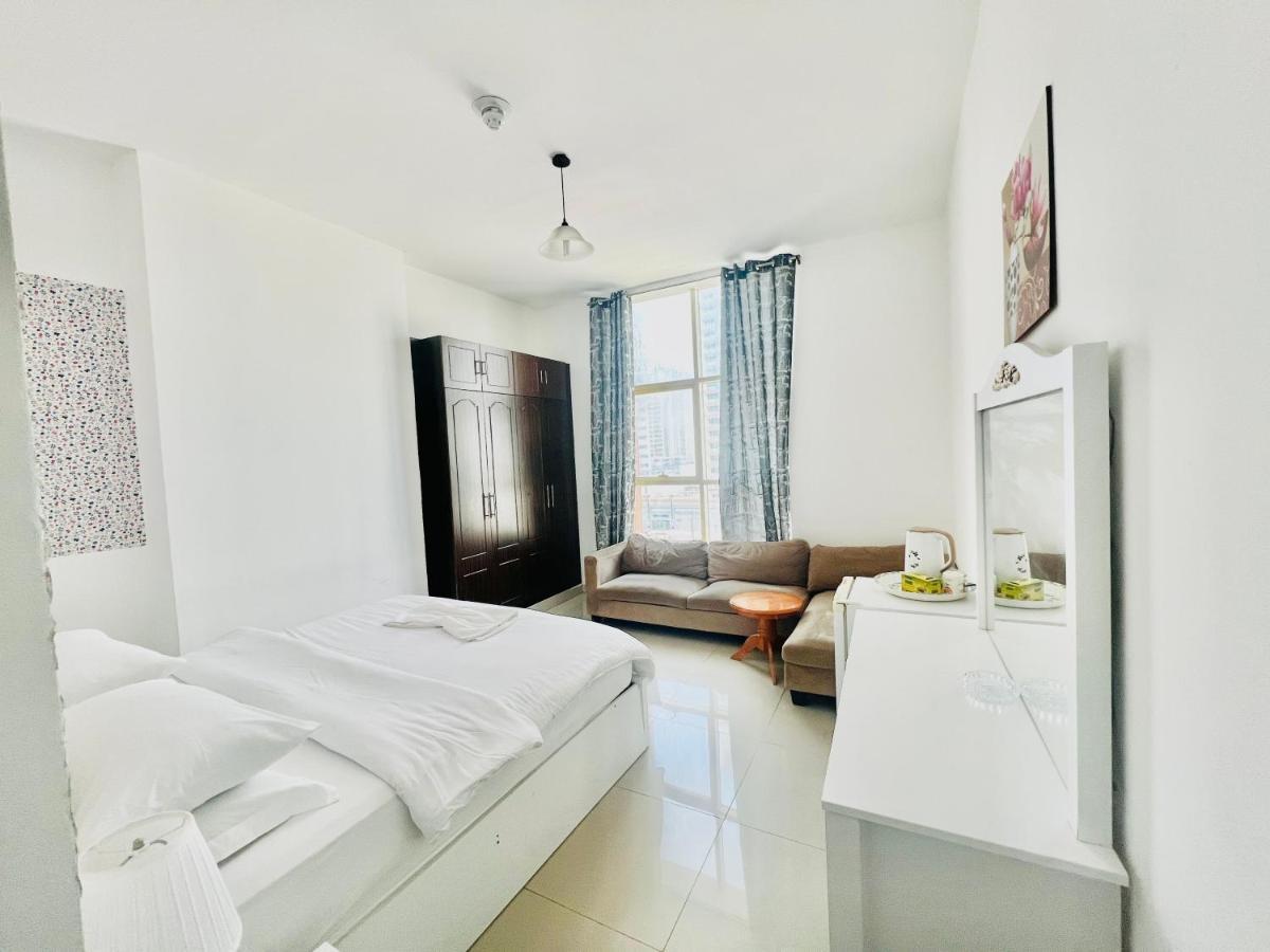 Private Room In 2Br Apartment Dubai Exterior foto