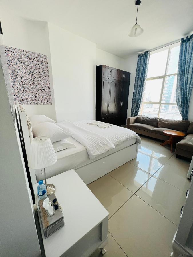 Private Room In 2Br Apartment Dubai Exterior foto