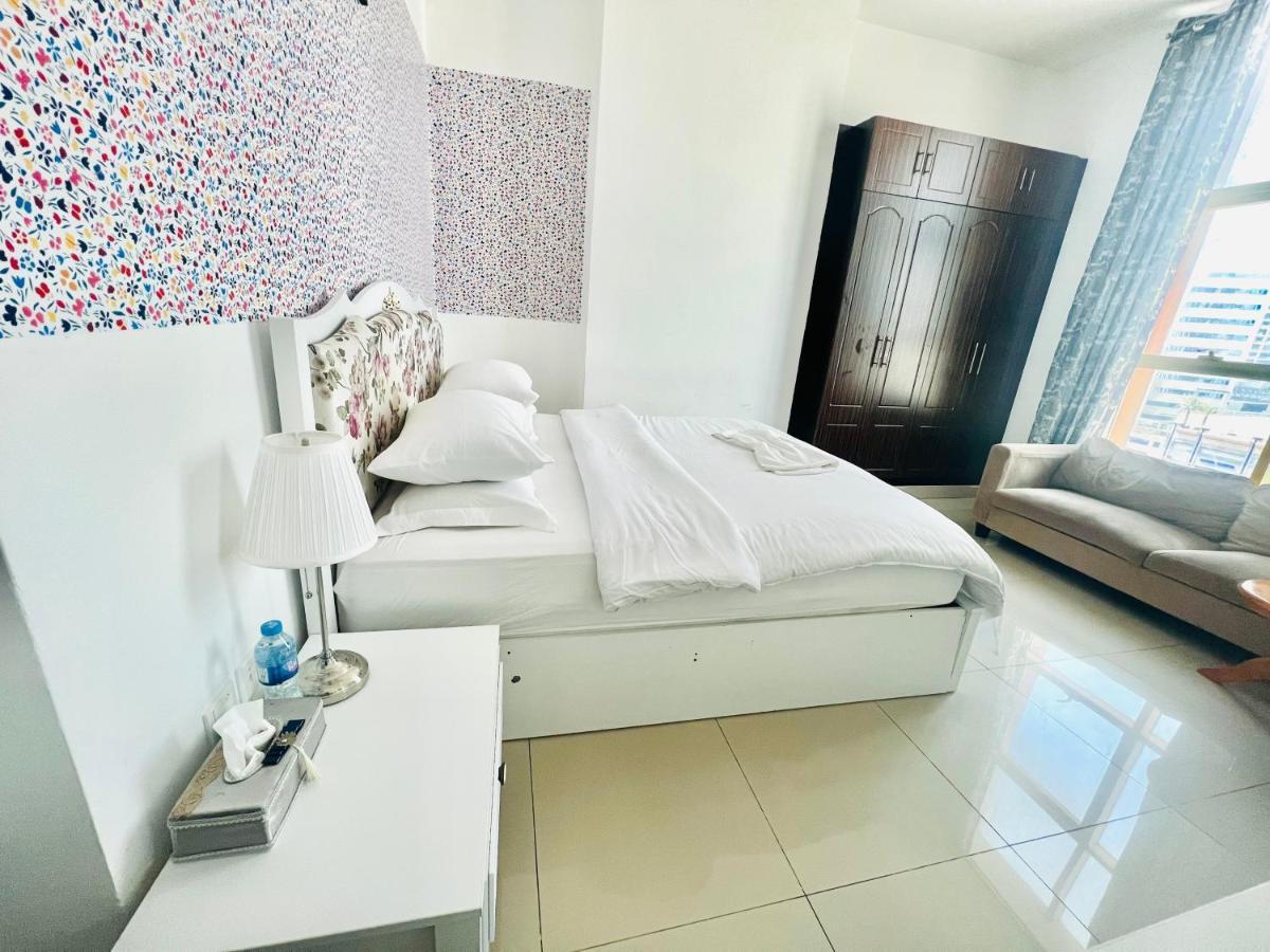 Private Room In 2Br Apartment Dubai Exterior foto