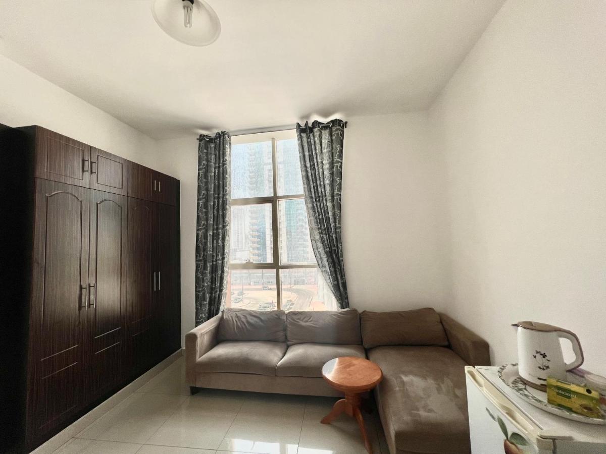 Private Room In 2Br Apartment Dubai Exterior foto