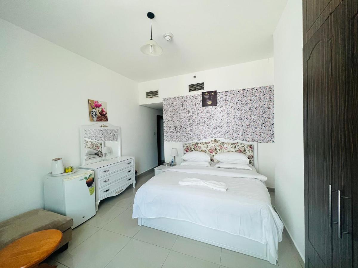 Private Room In 2Br Apartment Dubai Exterior foto