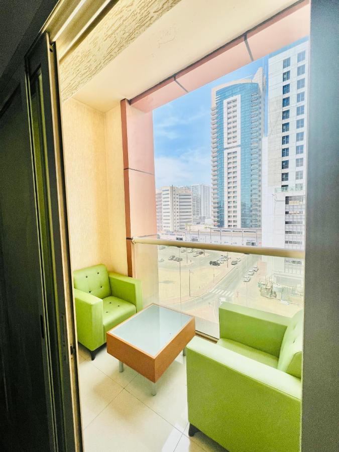 Private Room In 2Br Apartment Dubai Exterior foto