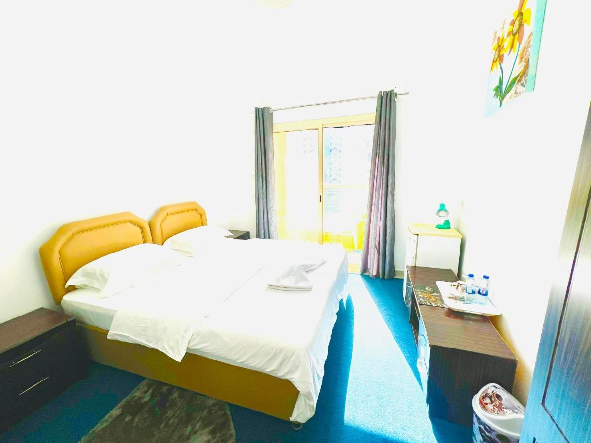 Private Room In 2Br Apartment Dubai Exterior foto