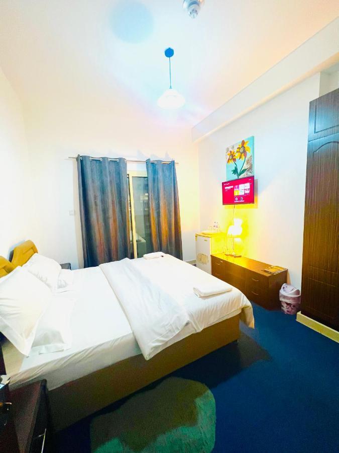 Private Room In 2Br Apartment Dubai Exterior foto