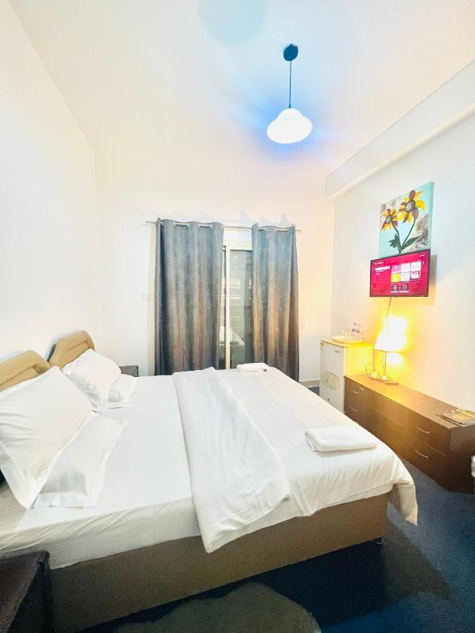 Private Room In 2Br Apartment Dubai Exterior foto